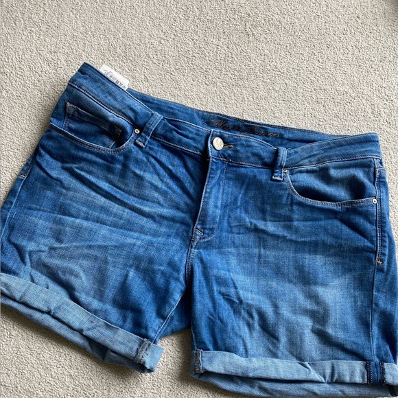 Mavi Jean shorts, with rolled cuff size 29, like new - Picture 1 of 4